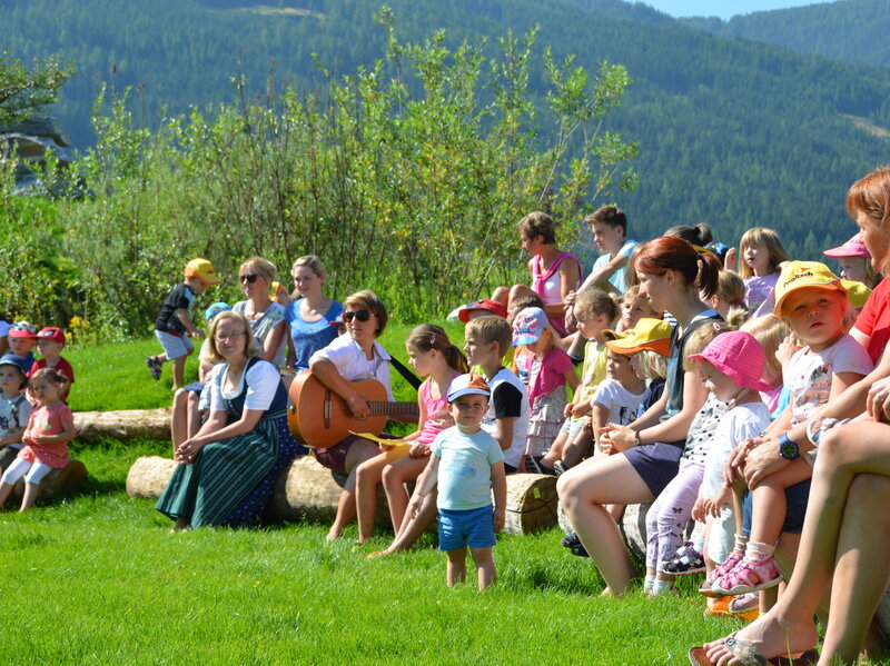 pagitsch - Kinderland: Gruppenfoto.